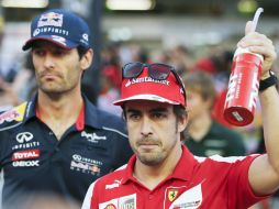 Mark (i) pidió a Fernando que lo llevara en su Ferrari y ambos fueron regañados. EFE /