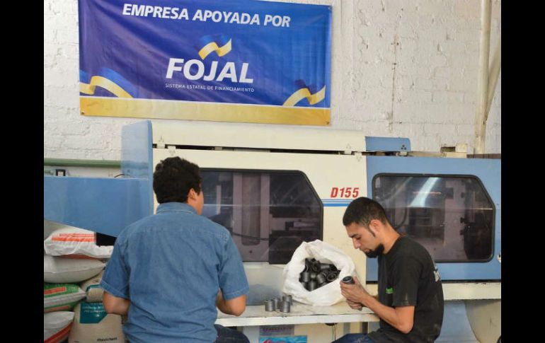 En las ventanillas del Fojal hasta el momento se han autorizado 40 millones de pesos para mil 390 emprendedores. ARCHIVO /