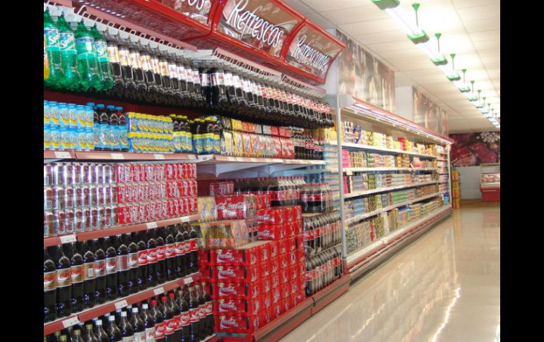Especialista destaca como un problema que las etiquetas de los refrescos no se específica si contienen azúcar o fructuosa. ARCHIVO /