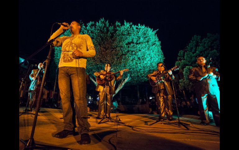 El Primer Concurso de Intérpretes de Boleros ''Noche de Luna'' se llevó a cabo en la Explanada de la Plaza Principal de Tapalpa.  /
