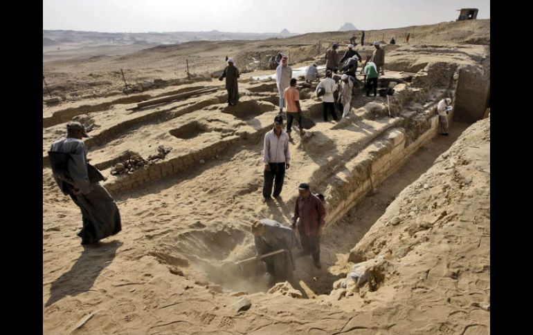 Las excavaciones en el exterior de la tumba de un médico real de la época faraónica. EFE /