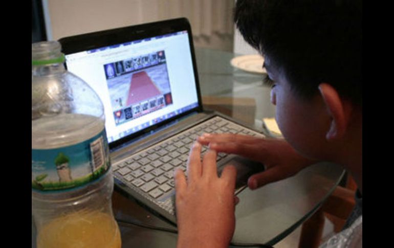 El titular de la Policía Cibernética invita a los padres de familia para tener mayor control sobre lo que sus hijos hacen en internet.  /