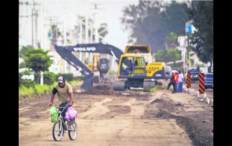 Un kilómetro de avenida Ramón Corona será ampliado antes de que comience la construcción del nodo vial en el cruce con López Mateos.  /