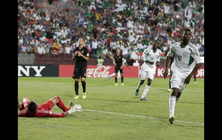 Iheanacho, de Nigeria, celebra uno de los tres tantos que sepultaron la ilusión de México. AP /