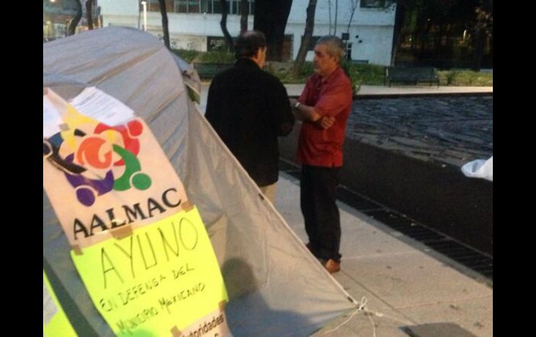 El presidente municipal de Santa Ana Maya, Ygnacio López Mendoza estuvo en huelga de hambre acá en paseo de la reforma @Leticia_Quezada ESPECIAL /