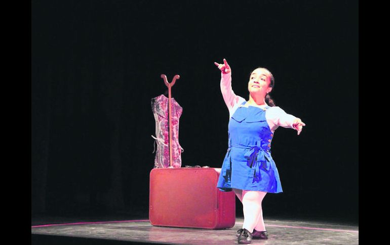 La obra relata la historia de Mónica, una niña que quería ser bailarina. ESPECIAL /