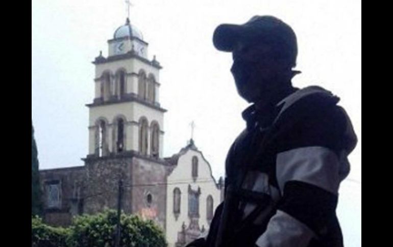 Por la mañana, grupos de autodefensa de Buenavista y Tepalcaptepec tomaron la alcaldía de Tancítaro. SUN /