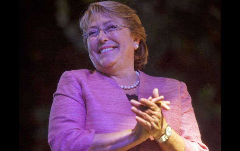 Bachelet se impuso con el 46.68 por ciento de los votos sobre los otros ocho aspirantes a la presidencia. ARCHIVO /