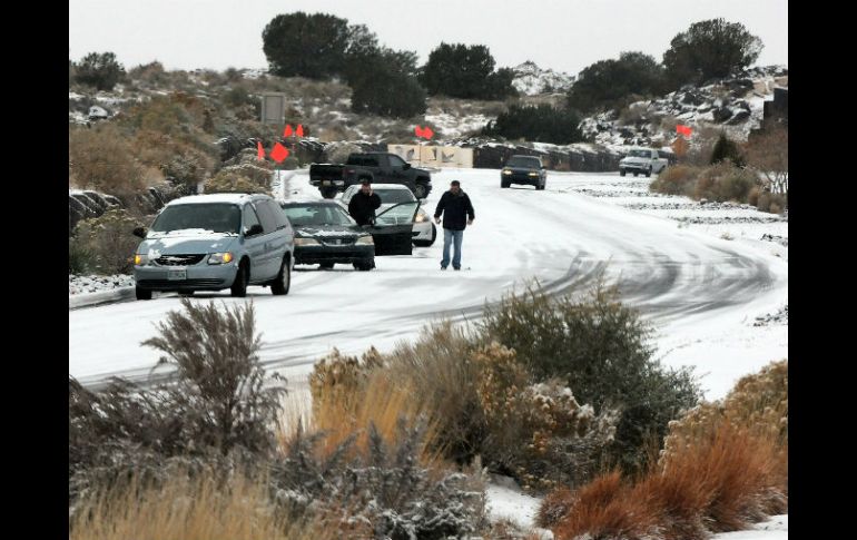 Las autoridades comenzarán con las labores para  eliminar el hielo en los puntos más conflictivos de las autopistas de la ciudad. AP /