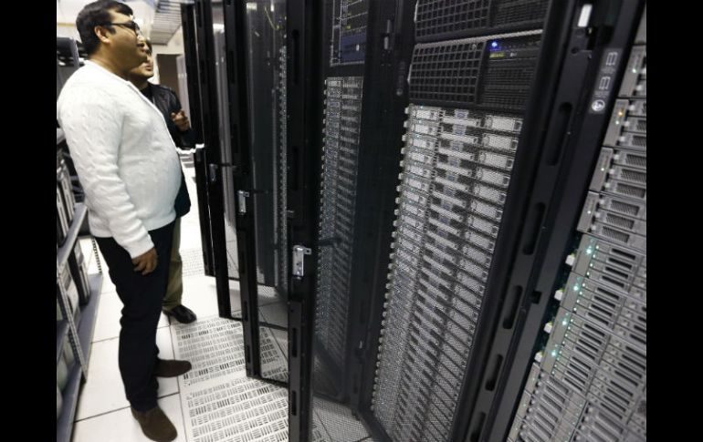 La escuela deja cientos de ordenadores administrados constantemente para escanear millones de imágenes de Internet. AP /