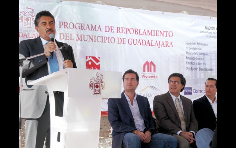 Hernández García explicó que el Programa les permite a las personas de escasos recursos mejorar sus viviendas. ESPECIAL /
