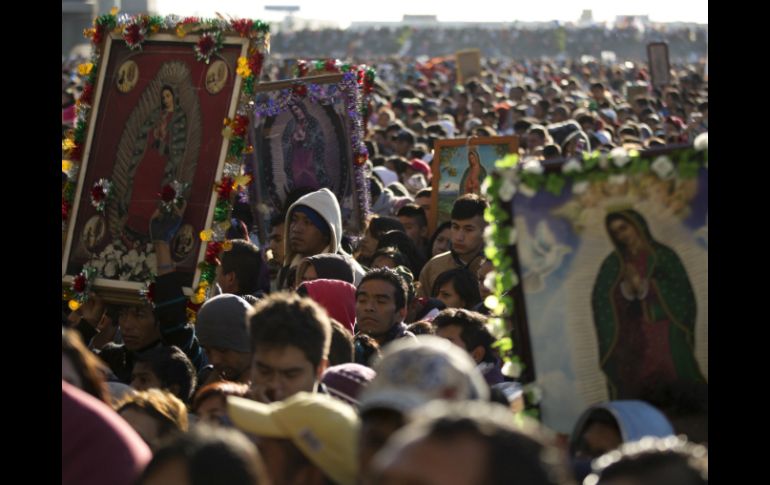 Fueron seis millones 800 mil fieles los que peregrinaron hacia la Basílica para celebrar a la Virgen de Guadalupe. AP /