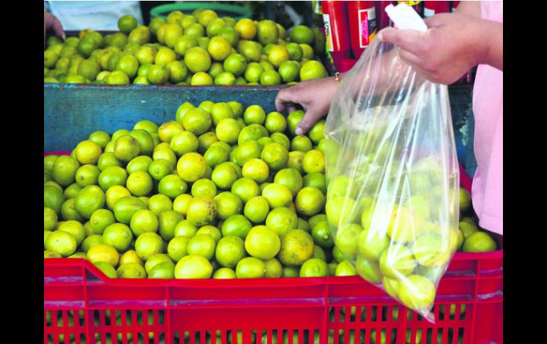 El mercado del limón sufrió durante 2013 cuando el kilo llegó hasta los 20 pesos a consecuencia del ataque de una plaga.  /