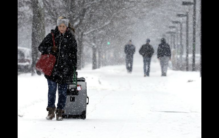 Se registran mantos de nieve de entre 18 y 30 centímetros entre Nueva York y Pennsylvania. AP /