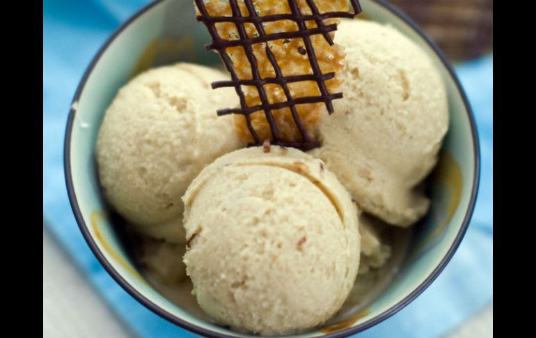 El helado de vainilla contiene altos niveles de calcio y fósforo, minerales que aumentan las reservas de energía y la libido. ARCHIVO /