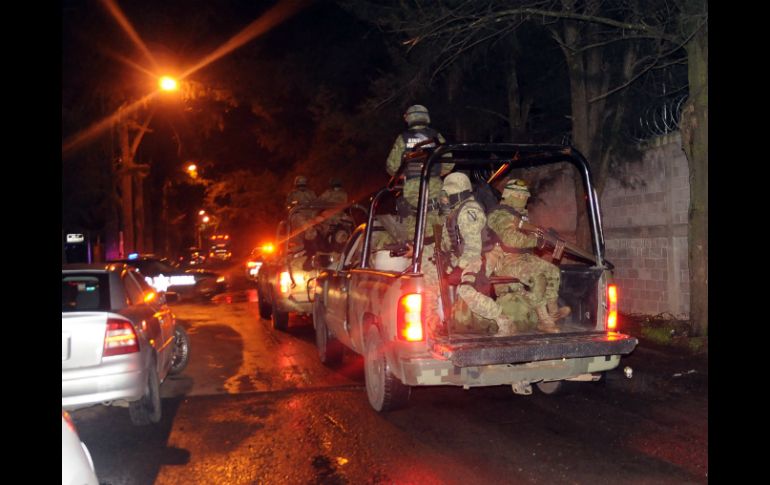 Militares del Ejército Nacional realizan un operativo para dar con los responsables del ataque. ARCHIVO /