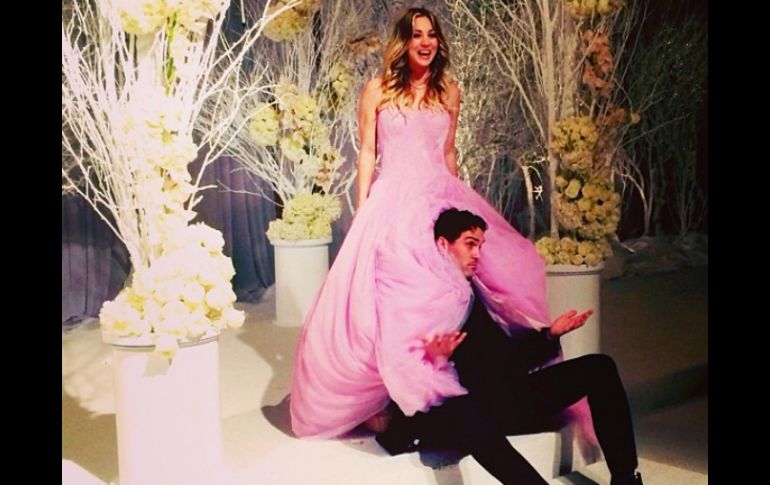 La actriz lució un vestido rosado, y a una foto publicada en Instagram le puso: La mejor noche de toda mi vida. ESPECIAL /