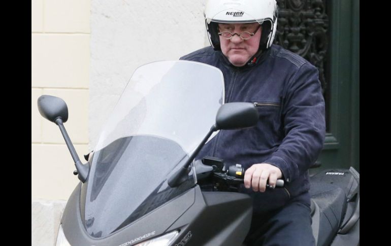 Gérard Depardieu estuvo en medio del escándalo por conducir ebrio su motocicleta. El actor francés abandonó su país. ARCHIVO /