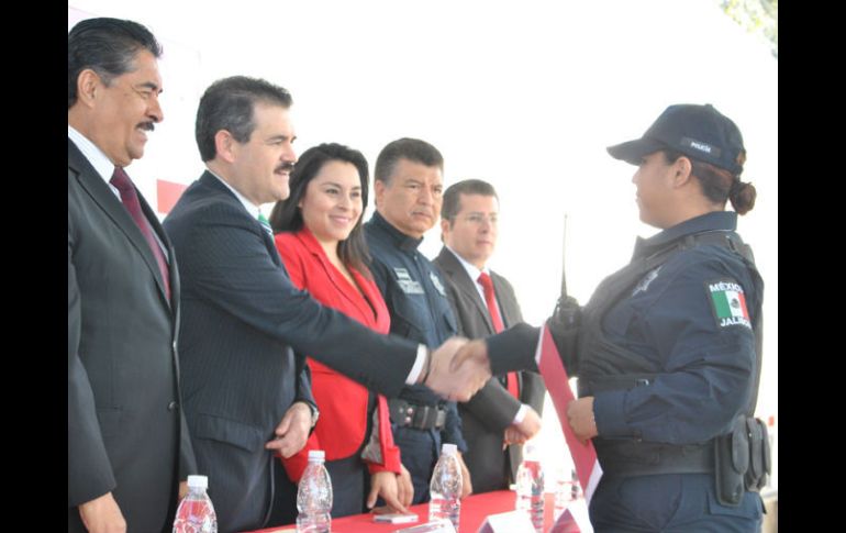 También se destacó a los mejores policías de Guadalajara durante el 2013. ESPECIAL /