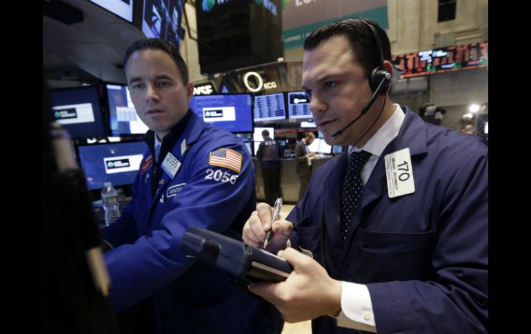 El índice de referencia de Wall Street restó 7.71 enteros. AP /