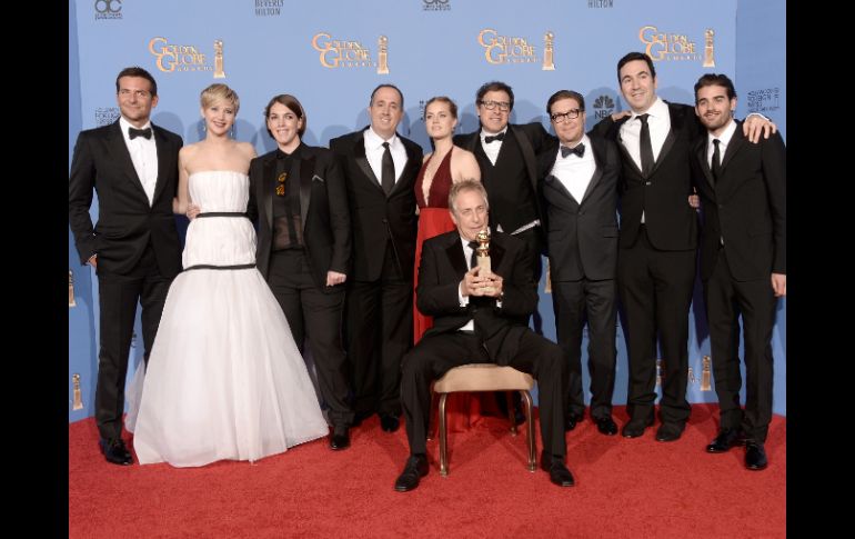 'American Hustle' se lleva el galardón a Mejor Comedia, en la imagen el elenco de la película. AFP /