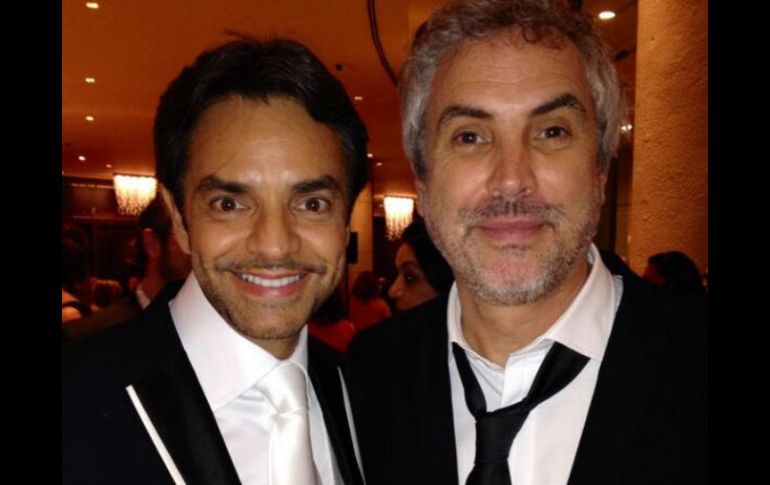 'Foto de ayer... Orgulloso de mi paisano Alfonso Cuarón! Soy su Fan!', escribió el actor. Imagen: @EugenioDerbez. ESPECIAL /