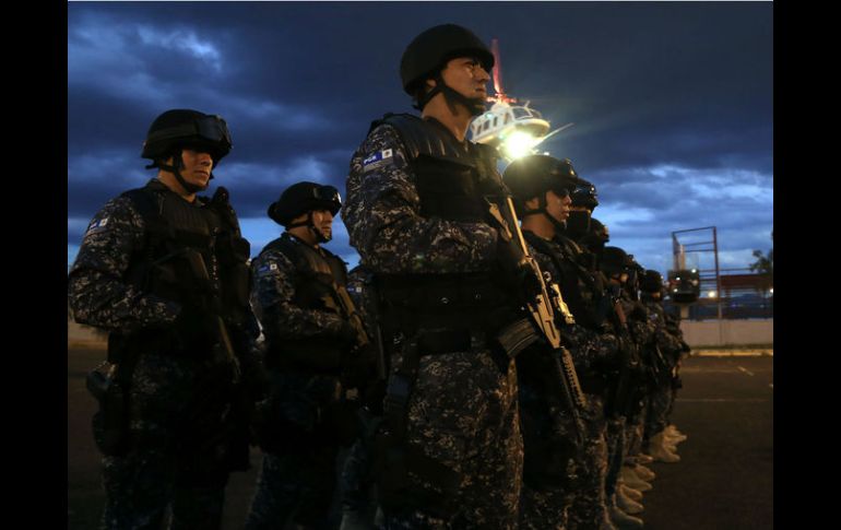 Miembros de la policía federal arriban a Morelia en helicópteros AFP /