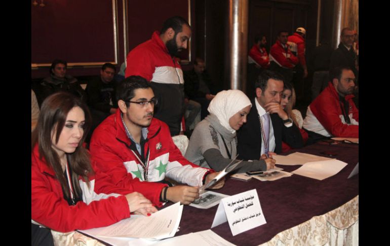 Miembros de las juventudes sirias confían al gobierno sirio su representación en la Conferencia de Ginebra. EFE /