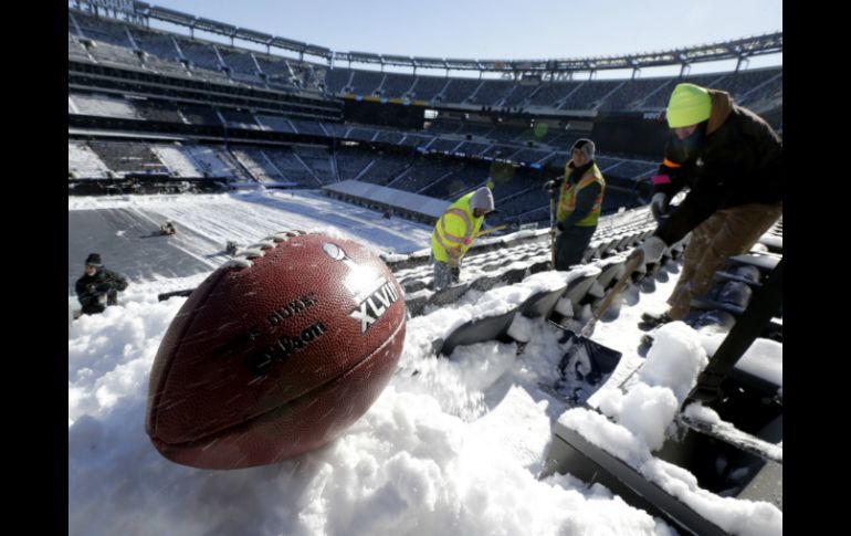 Nueva York está preparado pese a la nieve, para recibir a Broncos y Halcones Marinos. AP /