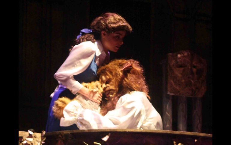 Imagen de La Bella y la Bestia en teatro. ARCHIVO /