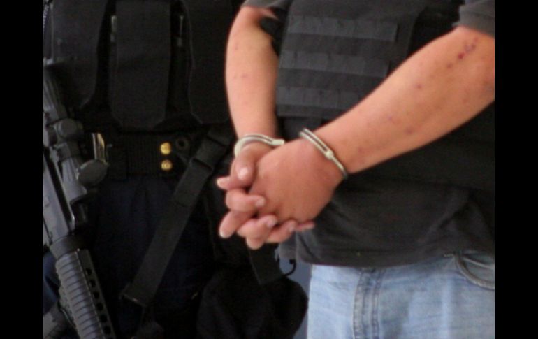 El detenido enfrenta cargos por violaciones a la Ley Federal de Armas de Fuego y Explosivos. ARCHIVO /