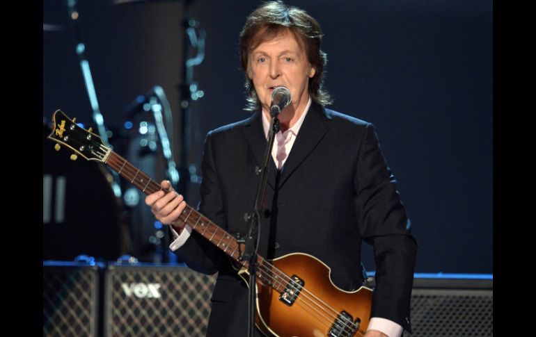 Paul McCartney compuso junto a Lennon la mayor parte de los temas de la banda británica 'The Beatles'. ARCHIVO /