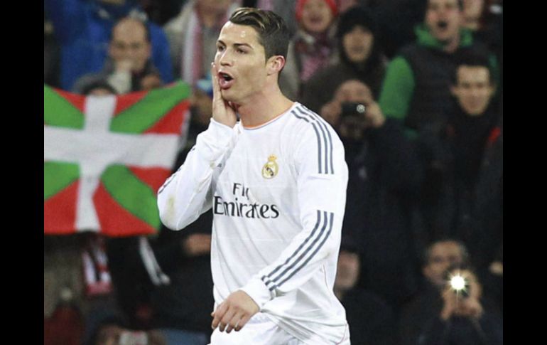 Cristiano Ronaldo habría respondido una agresión, motivo suficiente para que lo echaran de la cancha ante el Athletic. EFE /