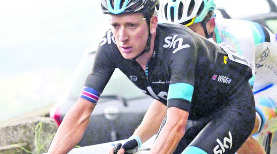 Wiggins opina que en la década pasada hubo muchos ganadores del Tour de Francia que vencieron con la ayuda de sustancias prohibidas. ESPECIAL /