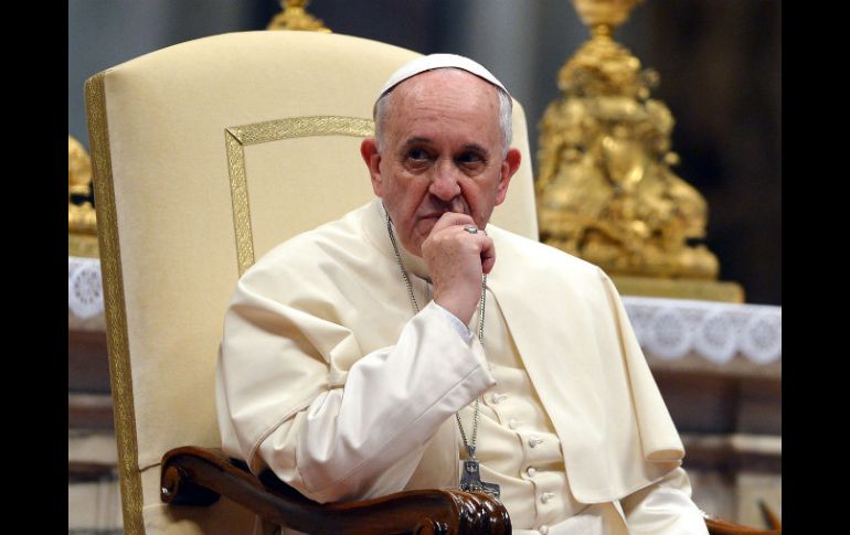 El Papa Francisco precisa que la eucaristía ''no es un buen acto social'' ni una ''reunión de creyentes para rezar juntos''. ARCHIVO /