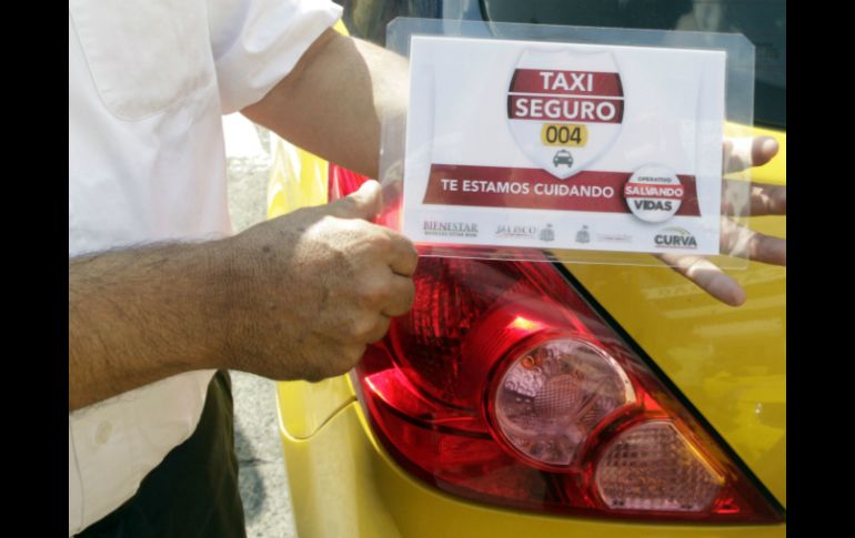 Los Taxis Seguros cuentan con distintivos de seguridad. ARCHIVO /