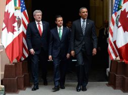 Stephen Harper (i), Enrique Peña Nieto (c) y Barack Obama (d) durante la Cumbre de Líderes de América del Norte. AP /