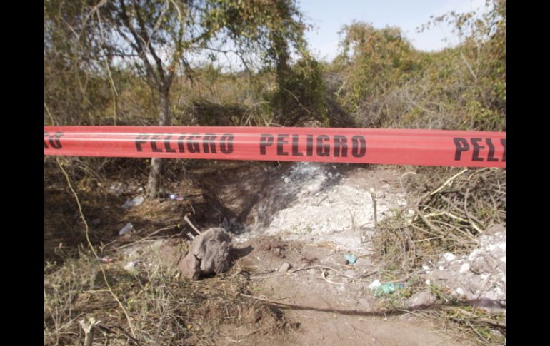 Los primeros cuerpos con encontrados en la brecha Los Agaves rumbo a Cajititlán, cerca del fraccionamiento Arvento. ARCHIVO /