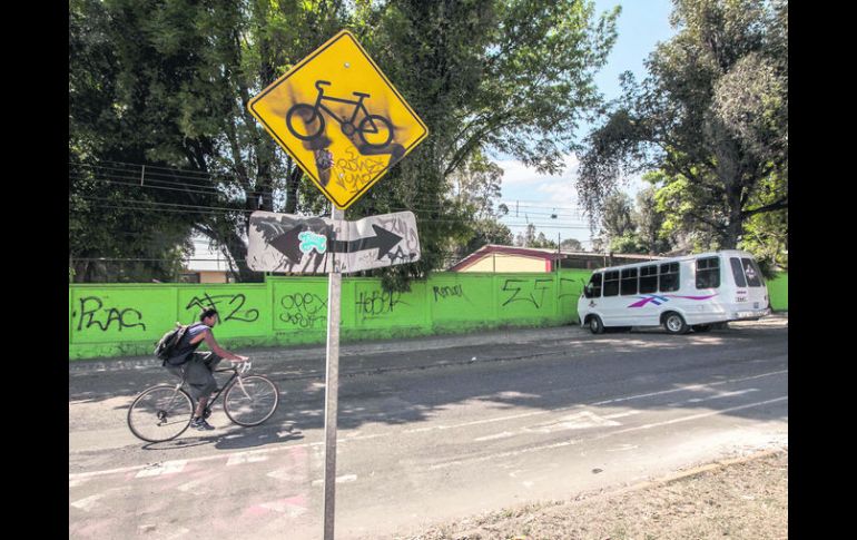 Ni el Gobierno estatal ni los municipios metropolitanos cuentan con recursos garantizados para ampliar la limitada red para bicicletas.  /