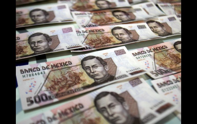 El peso mexicano se apreció hoy un 0.3 por ciento frente al dólar ARCHIVO /