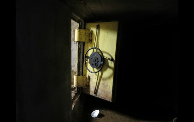 Vista de la entrada a uno de los túneles por donde se transportaba Guzmán Loera. AP /