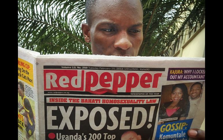 ''¡Descubiertos!'' titula el diario Red Pepper con fotos de ugandeses supuestamente homosexuales con nombre y apellido. AP /