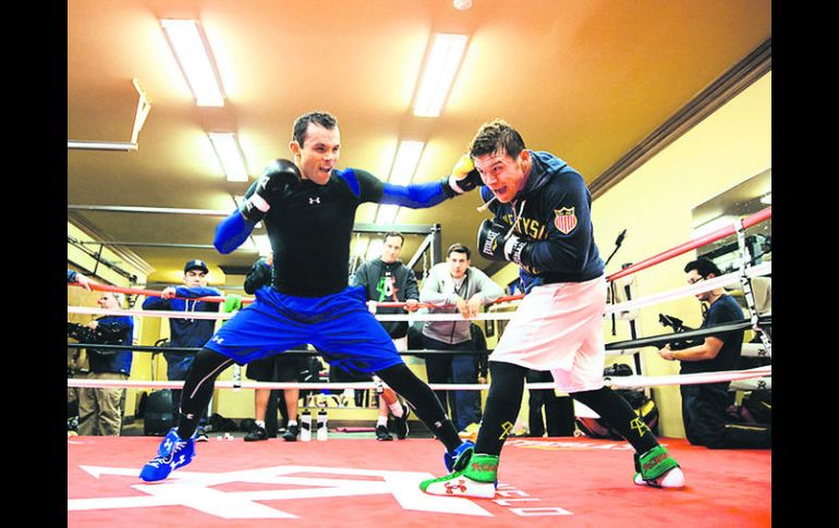 Ricardo Álvarez lanza un golpe al 'Canelo', en una de las sesiones de sparring que han sostenido en San Diego. SHOWTIME  /
