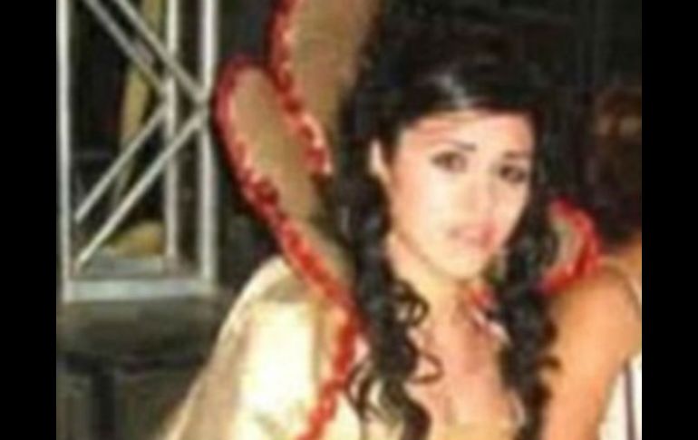 Su joven esposa. El 'Chapo' se casó con la sobrina de 'Nacho' Coronel en Durango. En 2011 nacieron sus gemelas.  /