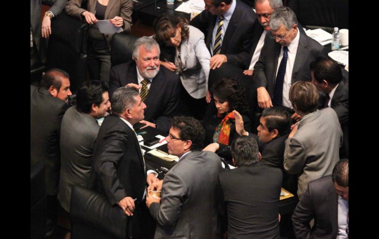 Miguel Barbosa insiste que los senadores del PRD no permitirán un albazo legislativo sobre leyes secundarias. SUN /
