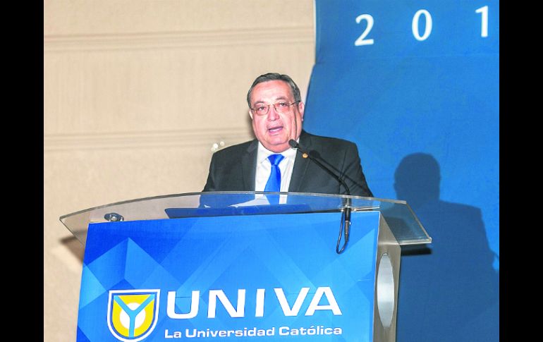 Francisco Ramírez Yáñez, rector de la UNIVA, se dirigió a la comunidad universitaria.  /