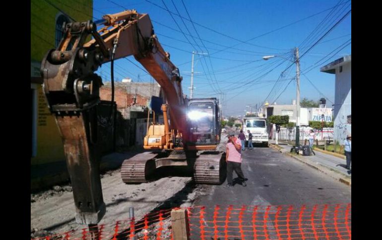 A casi nueve meses de la inundación en la calle Emiliano Zapata, arranca obra para evitar una nueva inundación.  /