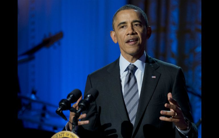 Obama estima que ocho millones de latinos podrían recibir subsidios para la compra de los nuevos planes médicos. AP /