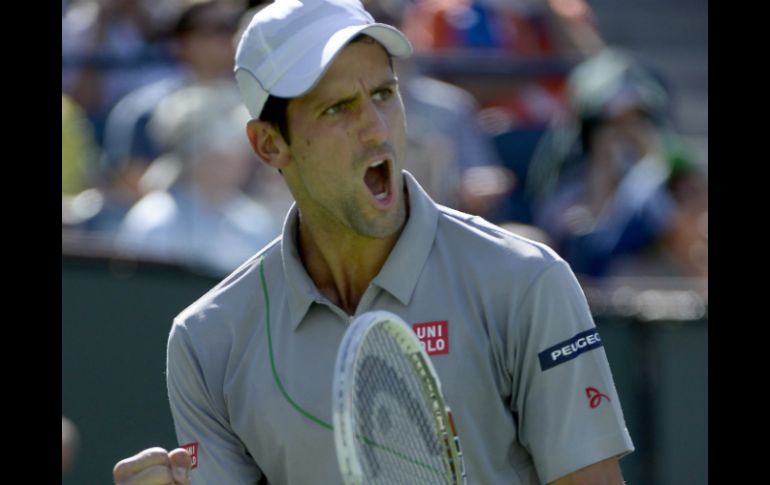 Novak Djokovic celebra su triunfo en la final del torneo de Indian Wells. EFE /