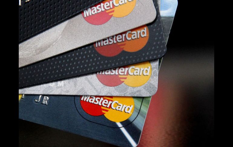 El banco Rosia informó que Visa y Mastercard habían 'sin preaviso' dejado de darle servicio de pago a sus clientes. ARCHIVO /
